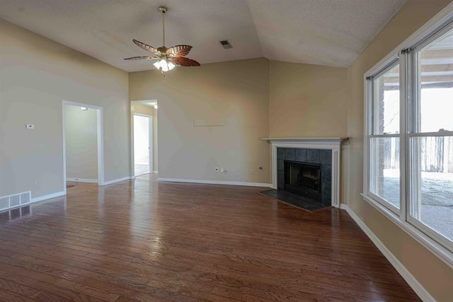 8594 TIMBER CREEK DR, Memphis, TN 38018