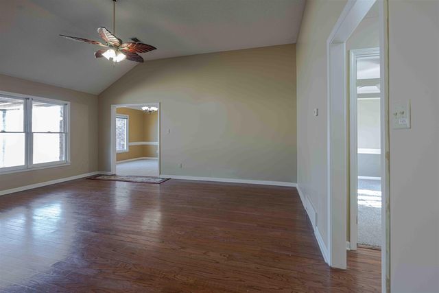 8594 TIMBER CREEK DR, Memphis, TN 38018