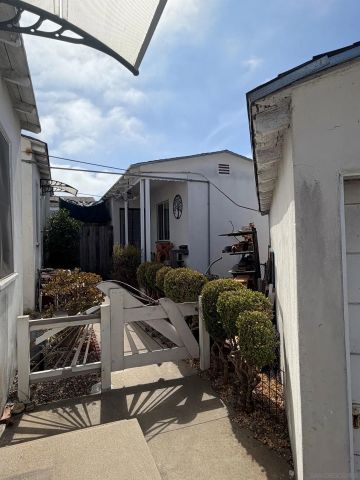 2426 Seaside St, San Diego, CA 92107