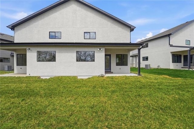 218 NW Orchard Court, Lee's Summit, MO 64063