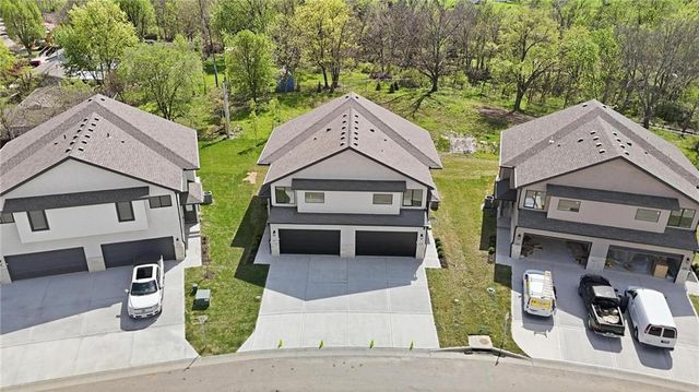218 NW Orchard Court, Lee's Summit, MO 64063
