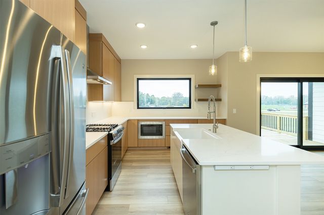 6633 River Bend Drive, Johnston, IA 50131