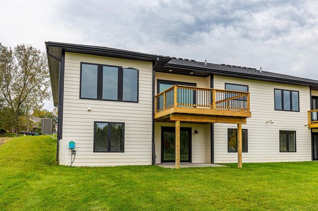 6633 River Bend Drive, Johnston, IA 50131