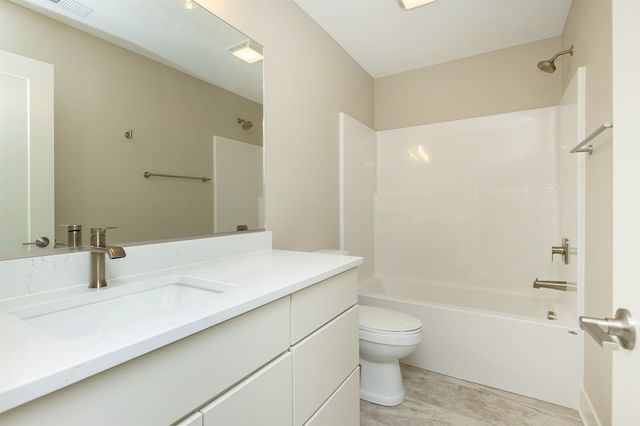 6633 River Bend Drive, Johnston, IA 50131