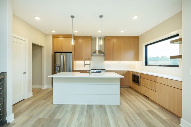 6633 River Bend Drive, Johnston, IA 50131