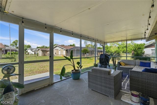 19368 Coraltree CT, Lehigh Acres, FL 33936