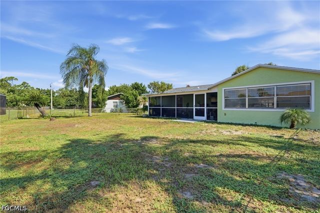 19368 Coraltree CT, Lehigh Acres, FL 33936