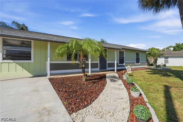 19368 Coraltree CT, Lehigh Acres, FL 33936