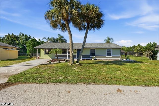 19368 Coraltree CT, Lehigh Acres, FL 33936