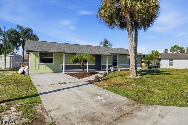 19368 Coraltree CT, Lehigh Acres, FL 33936