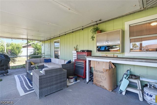 19368 Coraltree CT, Lehigh Acres, FL 33936