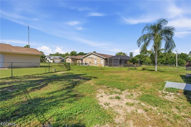 19368 Coraltree CT, Lehigh Acres, FL 33936