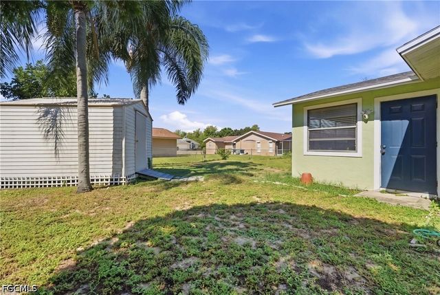 19368 Coraltree CT, Lehigh Acres, FL 33936