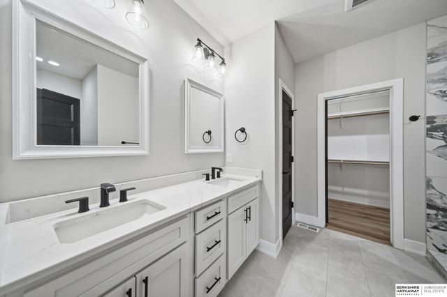 7900 Ponce Drive, Lincoln, NE 68516