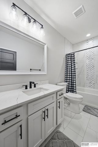 7900 Ponce Drive, Lincoln, NE 68516