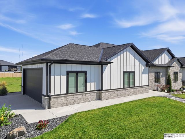 7900 Ponce Drive, Lincoln, NE 68516