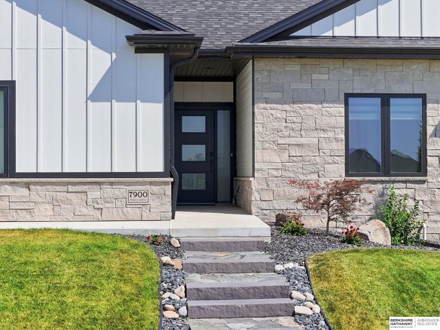 7900 Ponce Drive, Lincoln, NE 68516