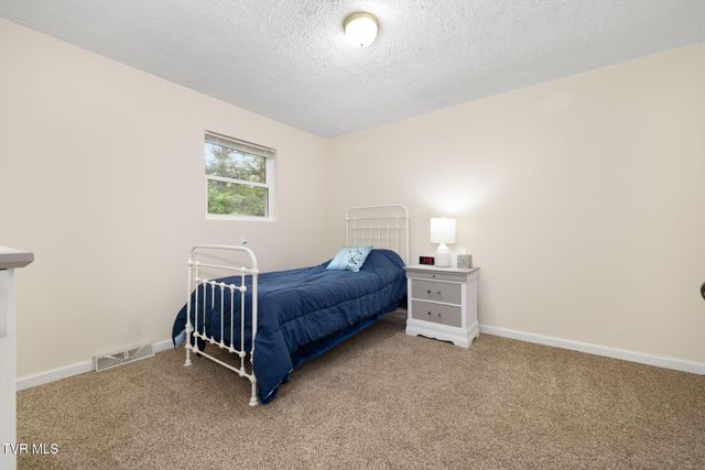 461 J A Hodge Rd Road 4, Piney Flats, TN 37686
