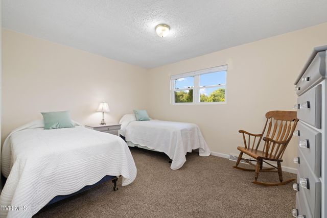 461 J A Hodge Rd Road 4, Piney Flats, TN 37686