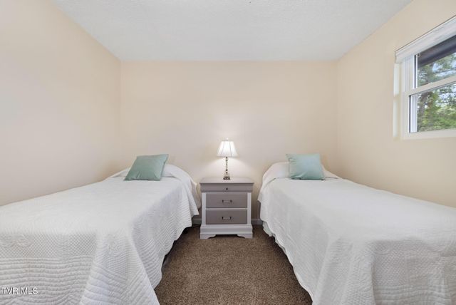 461 J A Hodge Rd Road 4, Piney Flats, TN 37686