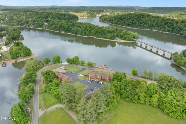 461 J A Hodge Rd Road 4, Piney Flats, TN 37686