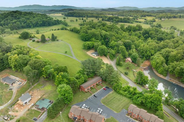 461 J A Hodge Rd Road 4, Piney Flats, TN 37686