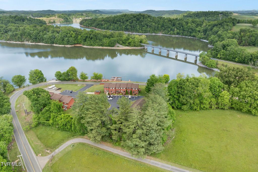 461 J A Hodge Rd Road 4, Piney Flats, TN 37686