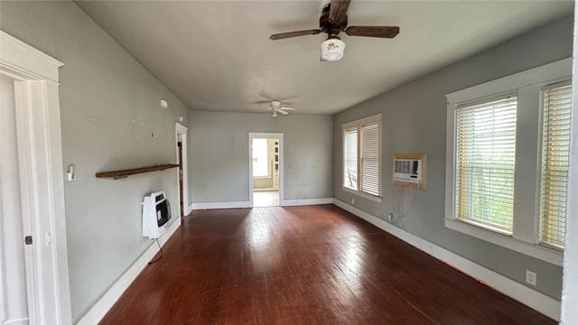 1428 E Garnett Street, Gainesville, TX 76240
