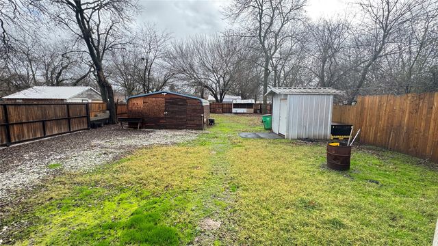 1428 E Garnett Street, Gainesville, TX 76240
