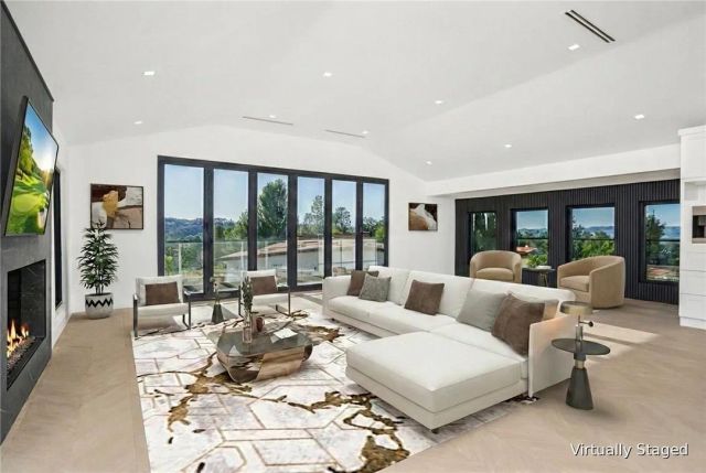 18827 Edleen Drive, Tarzana, CA 91356