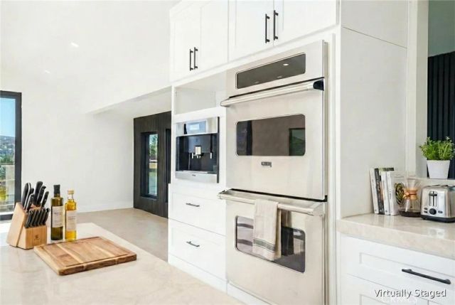 18827 Edleen Drive, Tarzana, CA 91356