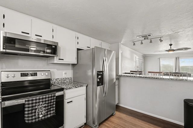 108 Harbor Drive 204, Runaway Bay, TX 76426