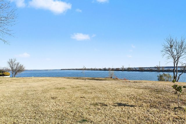 108 Harbor Drive 204, Runaway Bay, TX 76426