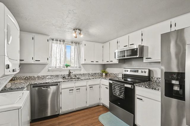 108 Harbor Drive 204, Runaway Bay, TX 76426