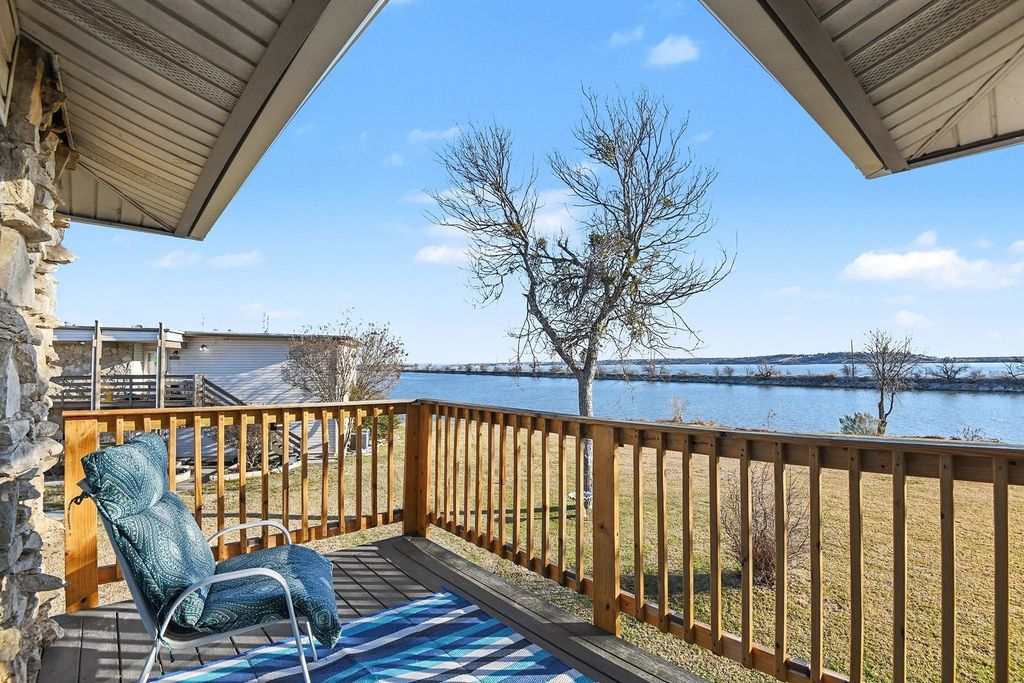 108 Harbor Drive 204, Runaway Bay, TX 76426