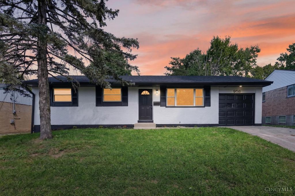 958 Goodhue Circle, Forest Park, OH 45240