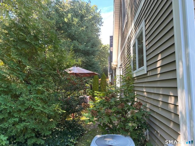 62 Allison Way 62, East Haven, CT 06512