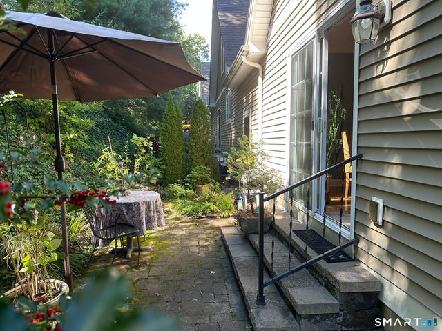 62 Allison Way 62, East Haven, CT 06512