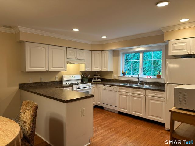 62 Allison Way 62, East Haven, CT 06512