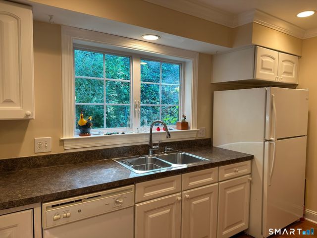 62 Allison Way 62, East Haven, CT 06512