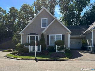 62 Allison Way 62, East Haven, CT 06512