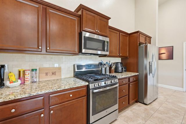 2122 W Bryman Street, Hanford, CA 93230