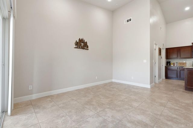 2122 W Bryman Street, Hanford, CA 93230