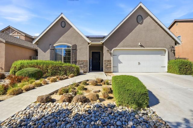 2122 W Bryman Street, Hanford, CA 93230