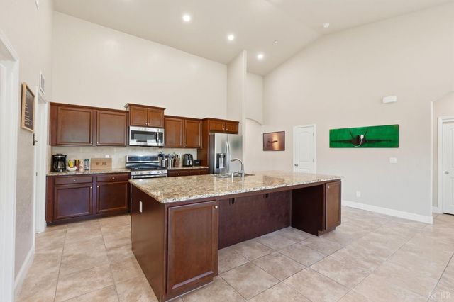 2122 W Bryman Street, Hanford, CA 93230