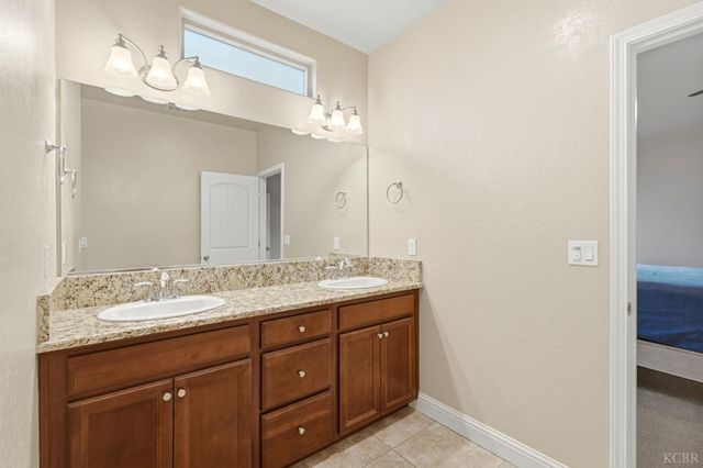 2122 W Bryman Street, Hanford, CA 93230