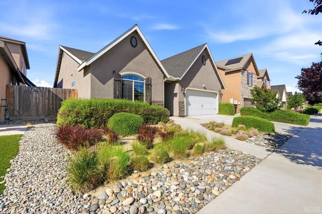 2122 W Bryman Street, Hanford, CA 93230