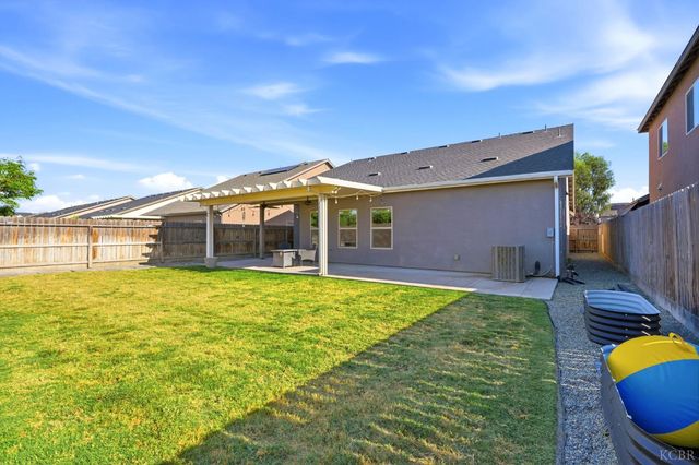 2122 W Bryman Street, Hanford, CA 93230