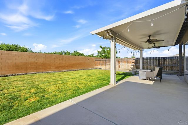 2122 W Bryman Street, Hanford, CA 93230