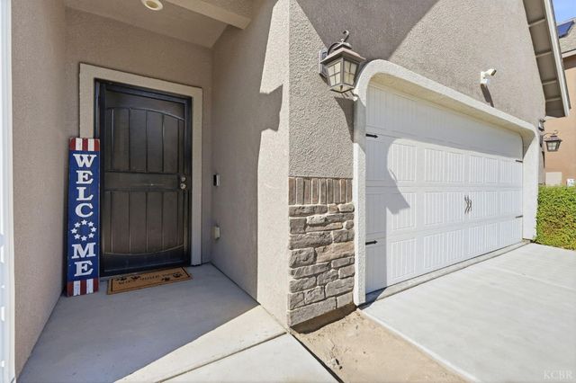 2122 W Bryman Street, Hanford, CA 93230